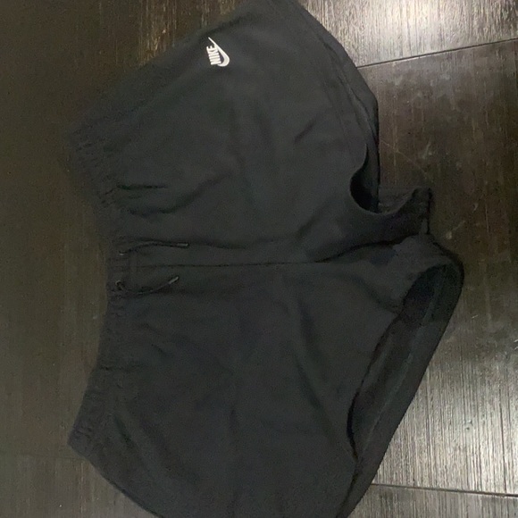 Women’s Plus Size Standard fit Nike shorts - Picture 8 of 9